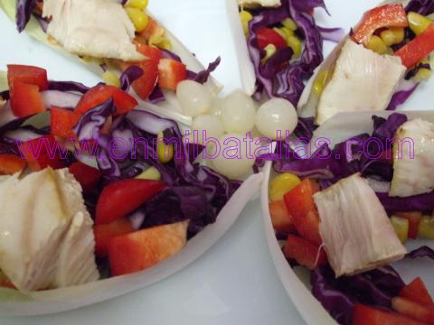 Barquitas de endivia rellenas de ensalada, detalle