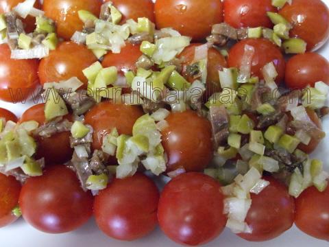 Brochetas de tomates cherry con picada, detalle