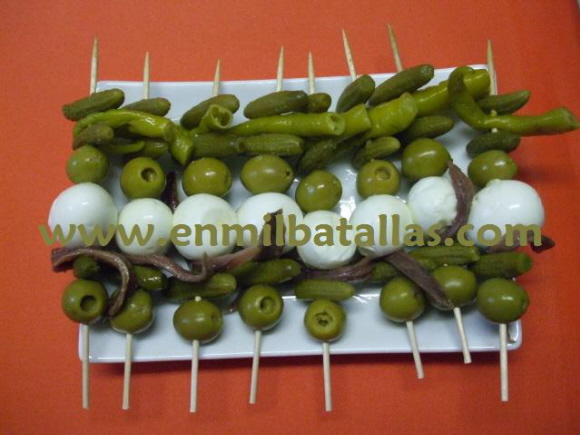 Brochetas frías de huevos de codorniz