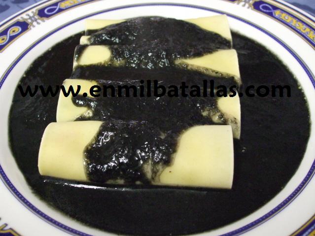 Canelones marineros con salsa de tinta de calamar