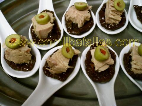 Cucharitas de tomates secos y lomos de atún