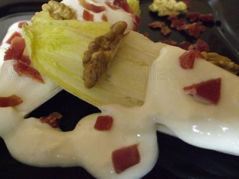Endibias con salsa cremosa