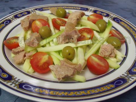 Ensalada de calabacín y atún en escabeche