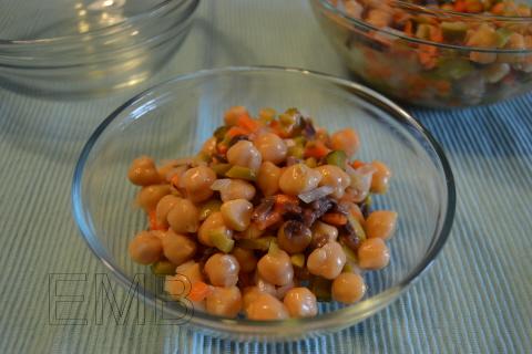 Ensalada de garbanzos y encurtidos