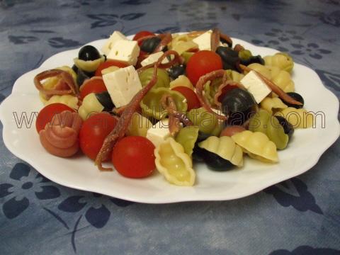Ensalada de pasta y anchoillas