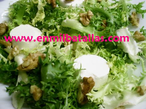 Ensalada de escarola, queso y nueces