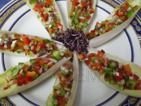 Hojas de endibia rellenas