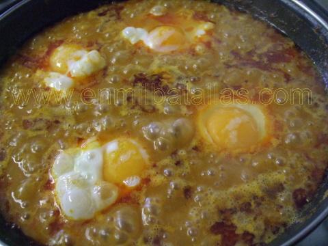 Huevos en salsa vizcaína