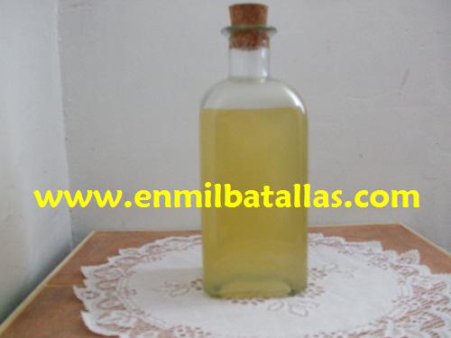 Licor casero de limón embotellado