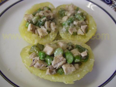 Patatas rellenas de pollo y verduritas