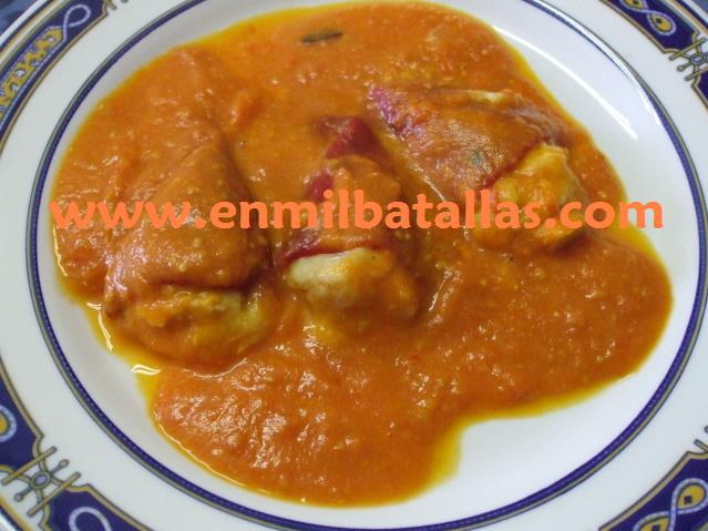 Piquillos rellenos en salsa
