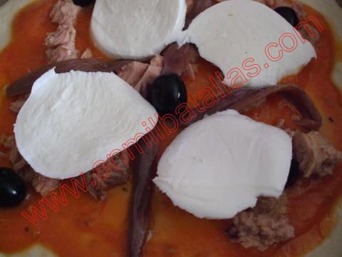 Pizza marinera antes de entrar al horno