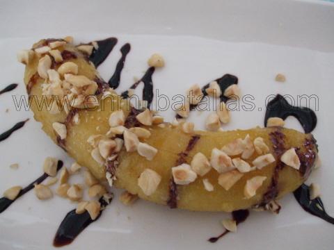 Postre caliente de plátano