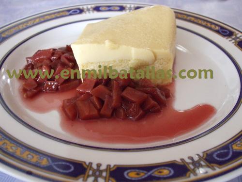 Pudín con melocotones al vino tinto