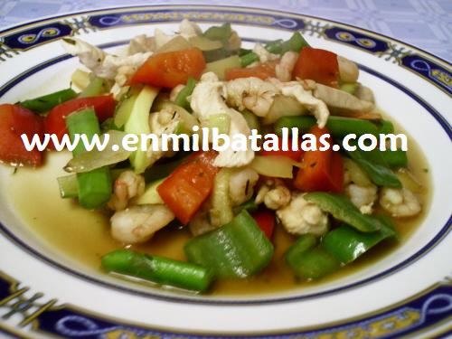 Salteado oriental de pollo y gambas