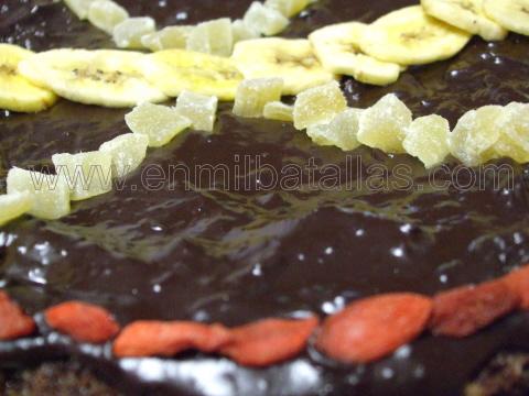 Tarta de chocolate y frutas