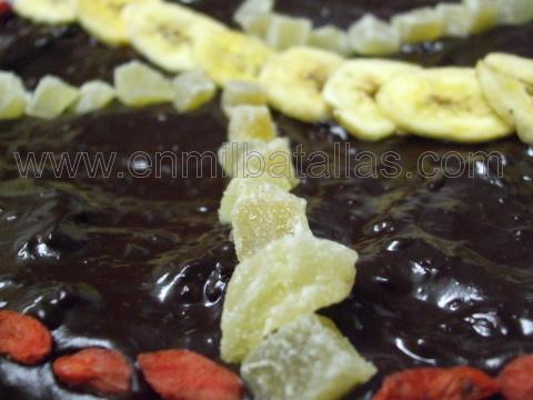 Tarta de chocolate y frutas