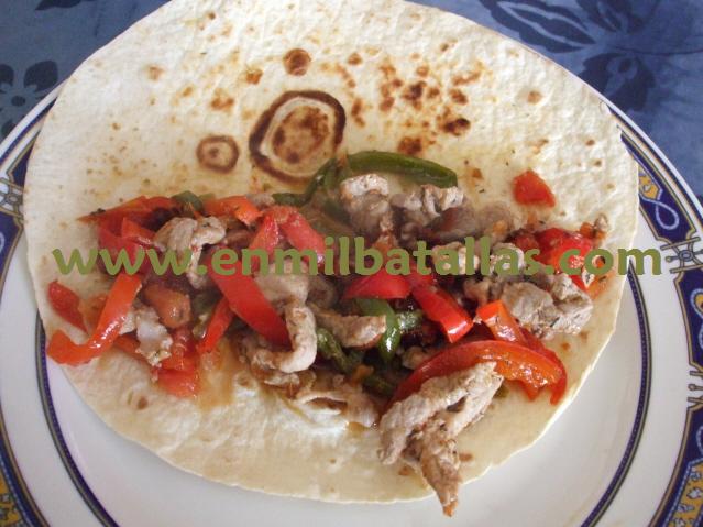 Tortillas mexicanas rellenas de cerdo picante