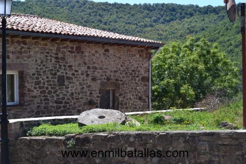 Rueda de molino en el pueblo de Brañosera