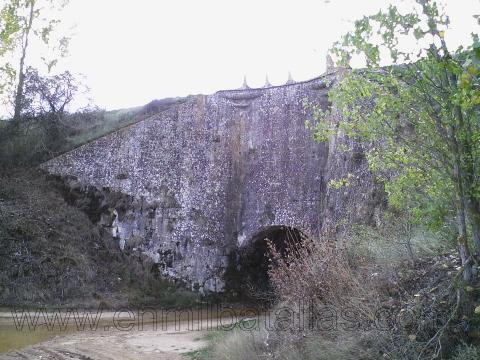 Viaducto del Canal de Castilla a su paso por la provincia de Palencia