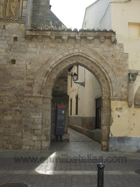 Carrión, pasaje junto a la iglesia de Santiago