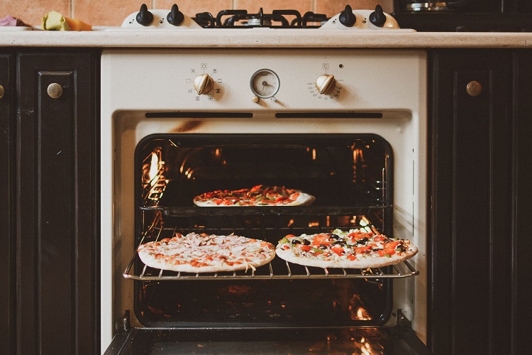 Cómo mejorar una pizza precocinada - El Jardín de Venus