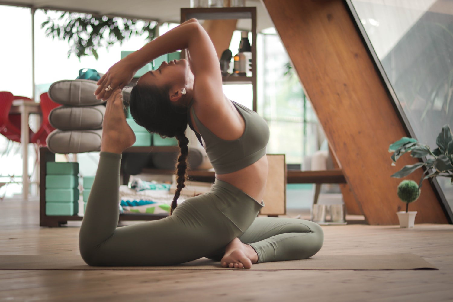 Por qué aprender yoga en casa - El Jardín de Venus