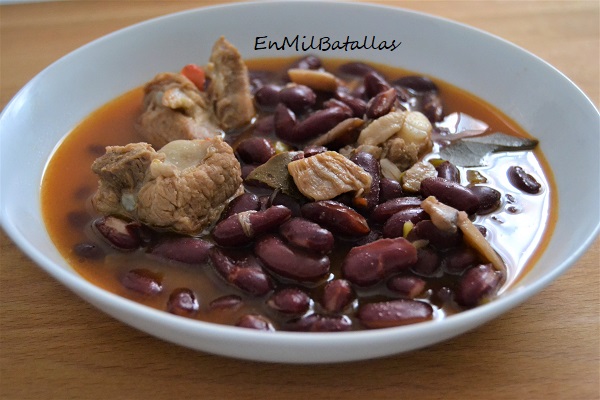 Alubias rojas caldosas con costilla de cerdo - En Mil Batallas