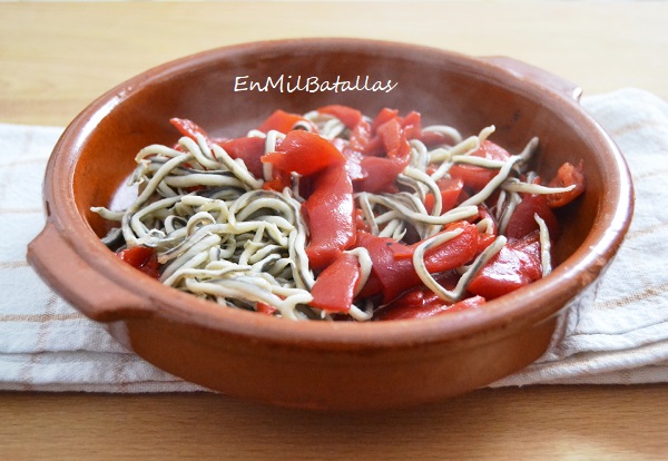 Cazuelitas de piquillos con gulas - En Mil Batallas