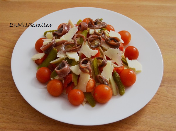 Ensalada con queso de oveja y anchoas - En Mil Batallas