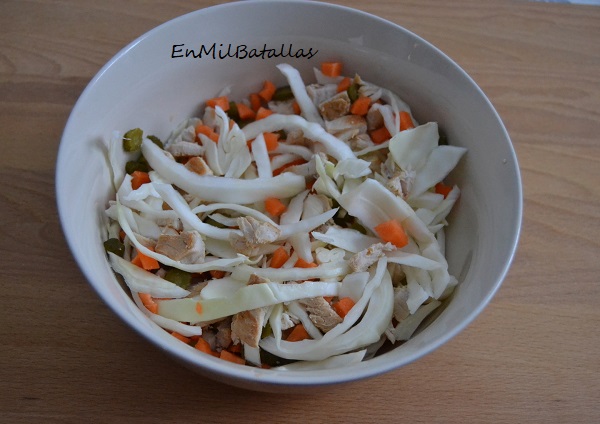 Ensalada de col blanca con pollo asado - En Mil Batallas