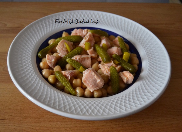 Ensalada de garbanzos con salmón - En Mil Batallas