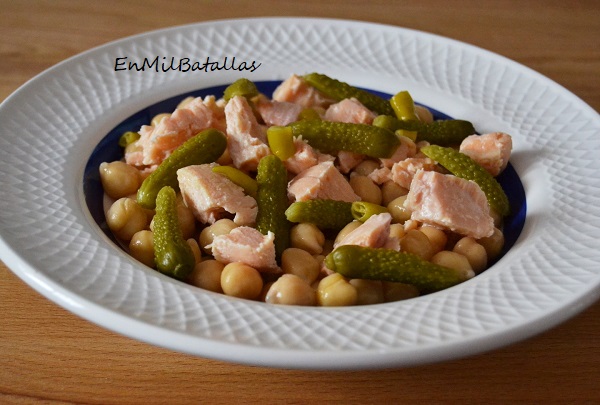 Ensalada de garbanzos con salmón - En Mil Batallas