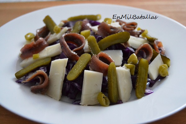 Ensalada de queso de oveja con lombarda - En Mil Batallas