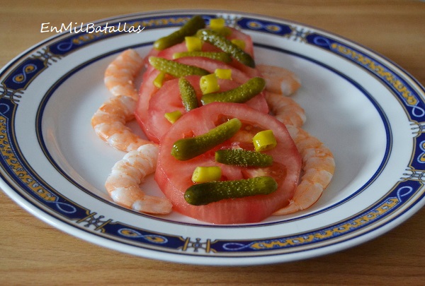 Ensalada rápida de tomate y langostinos cocidos - En Mil Batallas