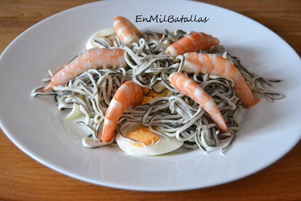 Ensalada templada de gulas con langostinos - En Mil Batallas