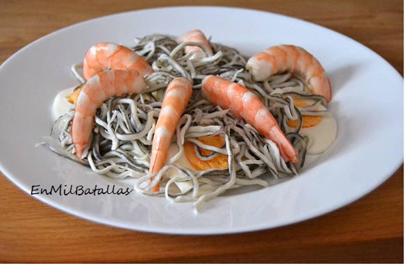 Ensalada templada de gulas con langostinos - En Mil Batallas