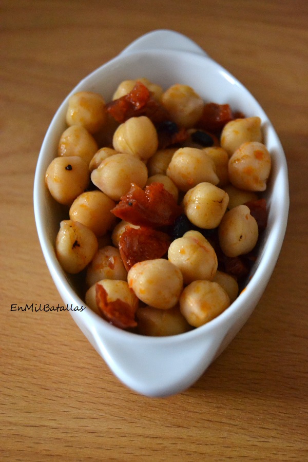 Garbanzos con ajo negro y chorizo - En Mil Batallas