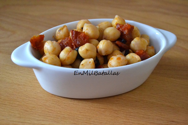 Garbanzos con ajo negro y chorizo - En Mil Batallas