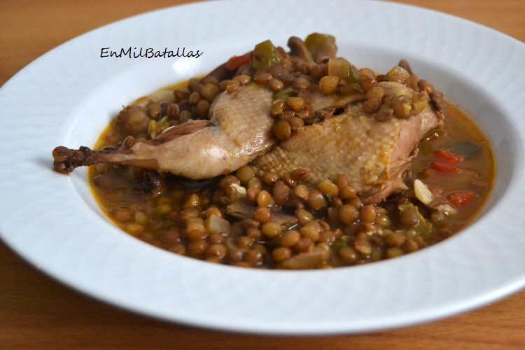 Lentejas caldosas con codornices y setas - En Mil Batallas