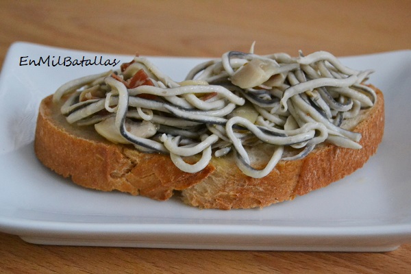 Montaditos de gulas con champiñones - En Mil Batallas