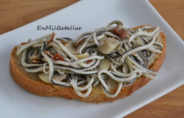 Montaditos de gulas con champiñones - En Mil Batallas