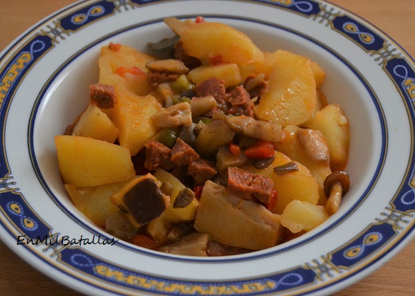 Patatas estofadas con setas y chorizo - En Mil Batallas