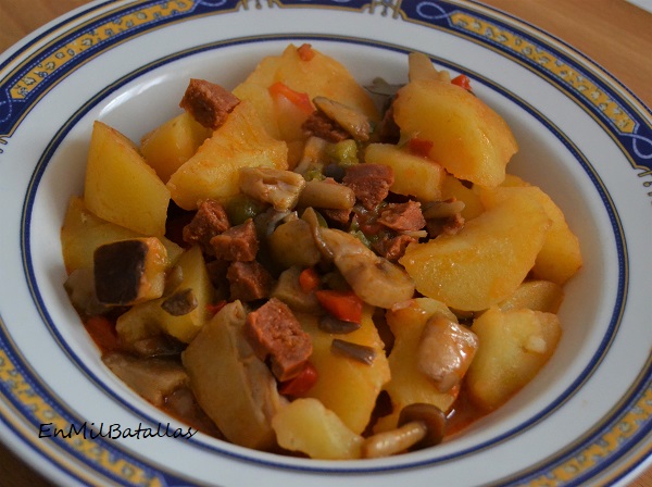 Patatas estofadas con setas y chorizo - En Mil Batallas