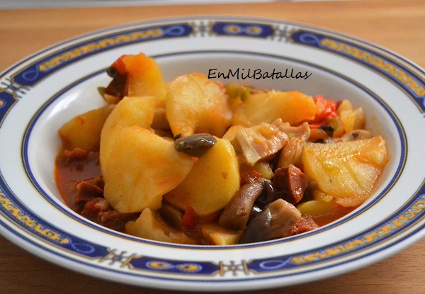 Patatas estofadas con setas y chorizo - En Mil Batallas