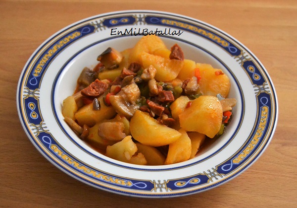 Patatas estofadas con setas y chorizo - En Mil Batallas