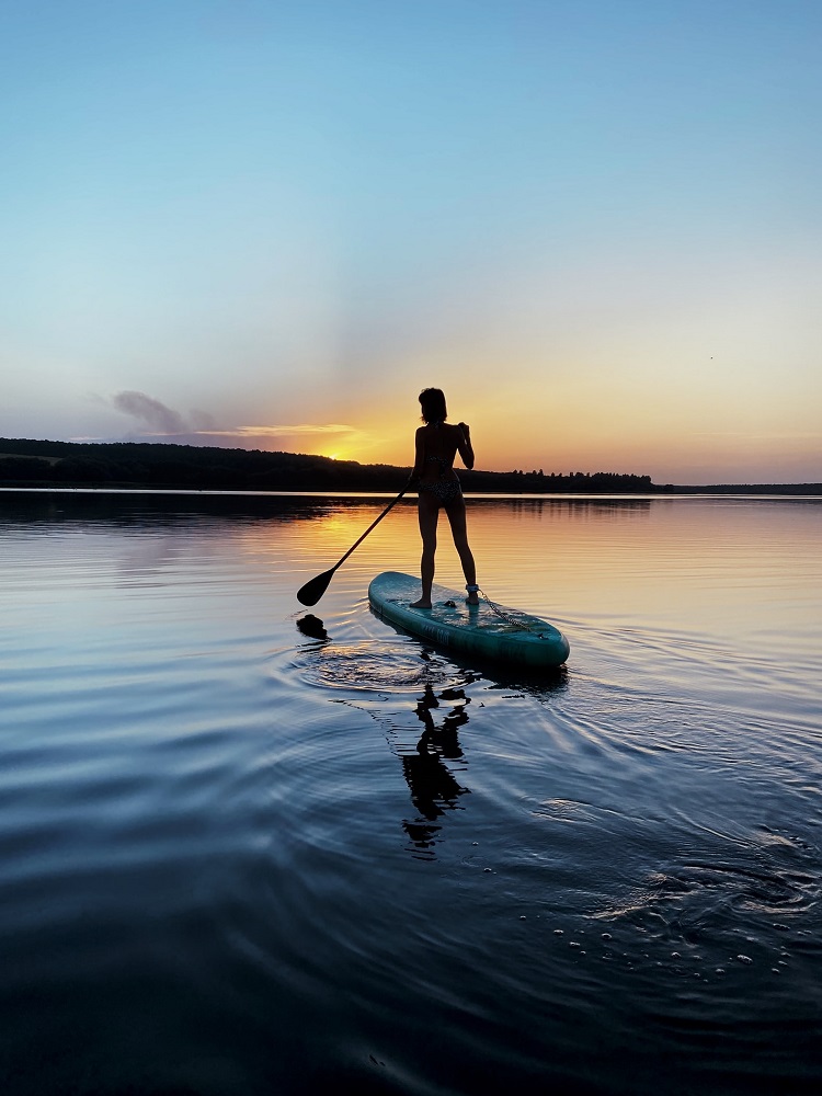 Beneficios de practicar paddle surf - El Jardín de Venus