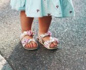 Calzados o descalzos, ¿qué es mejor para los bebés?