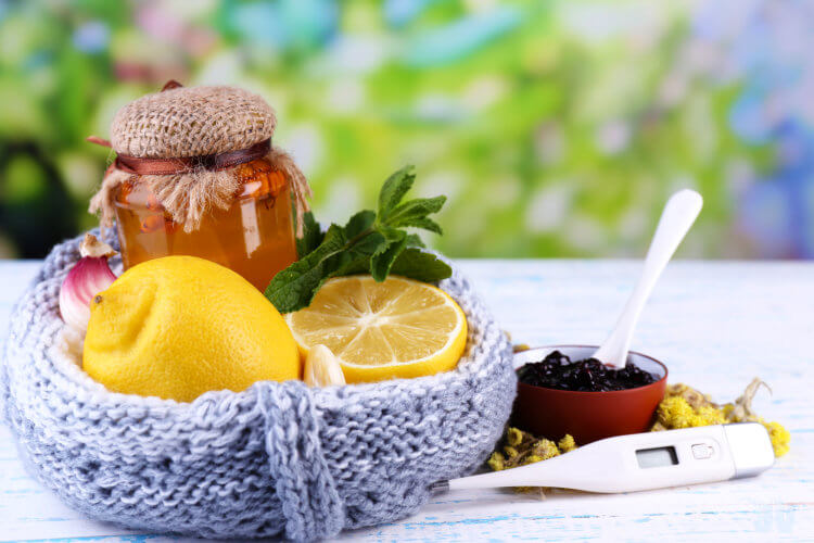 Miel, limones, ajo, menta... remedios caseros para aliviar los sítomas de gripes y resfriados
