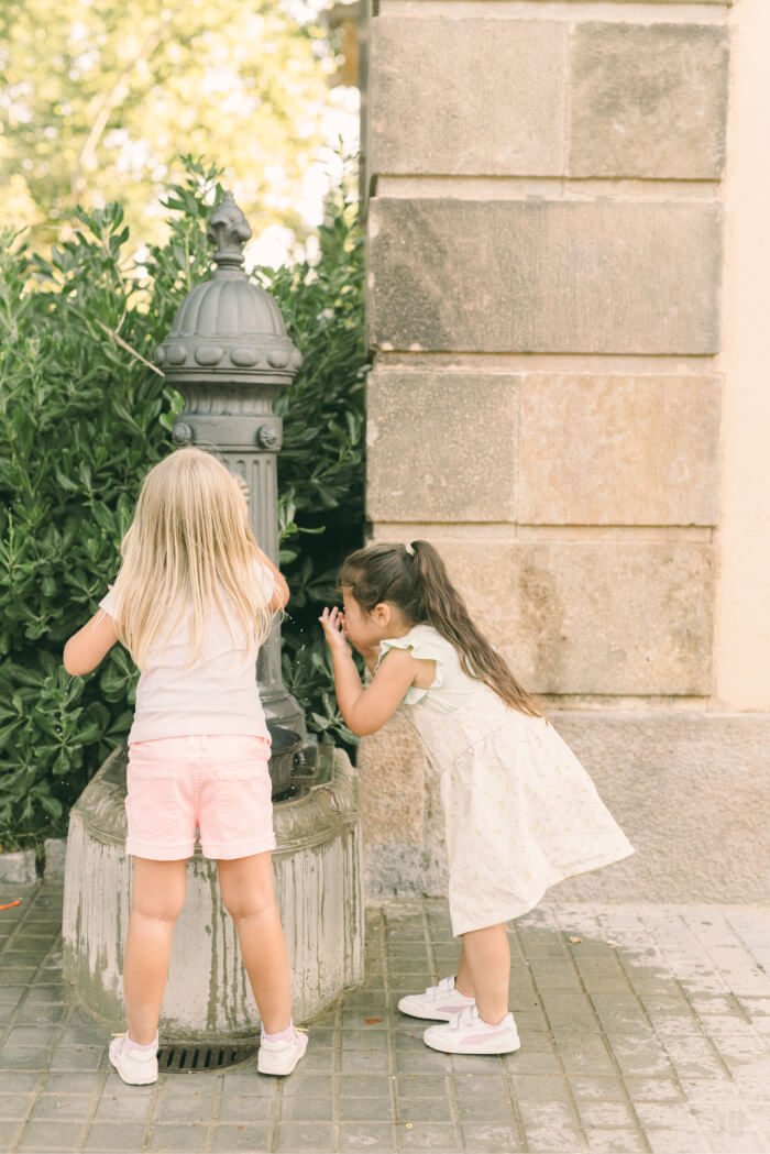 Bebiendo de una fuente. Ideas para fotografías de primavera